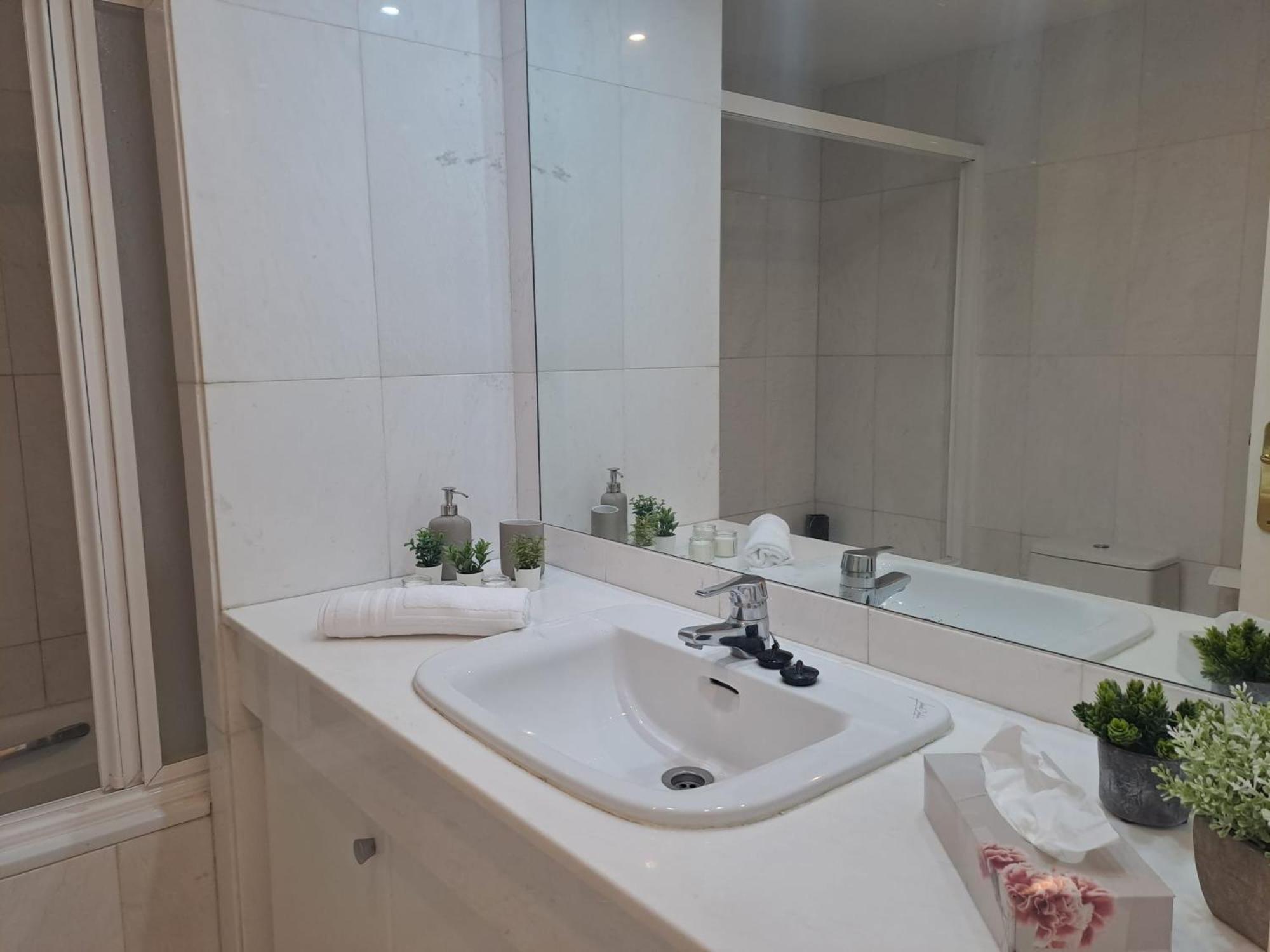 Luminous Apartment In Playas Del Duque , Puerto Banus By Holidays & Home マルベーリャ エクステリア 写真