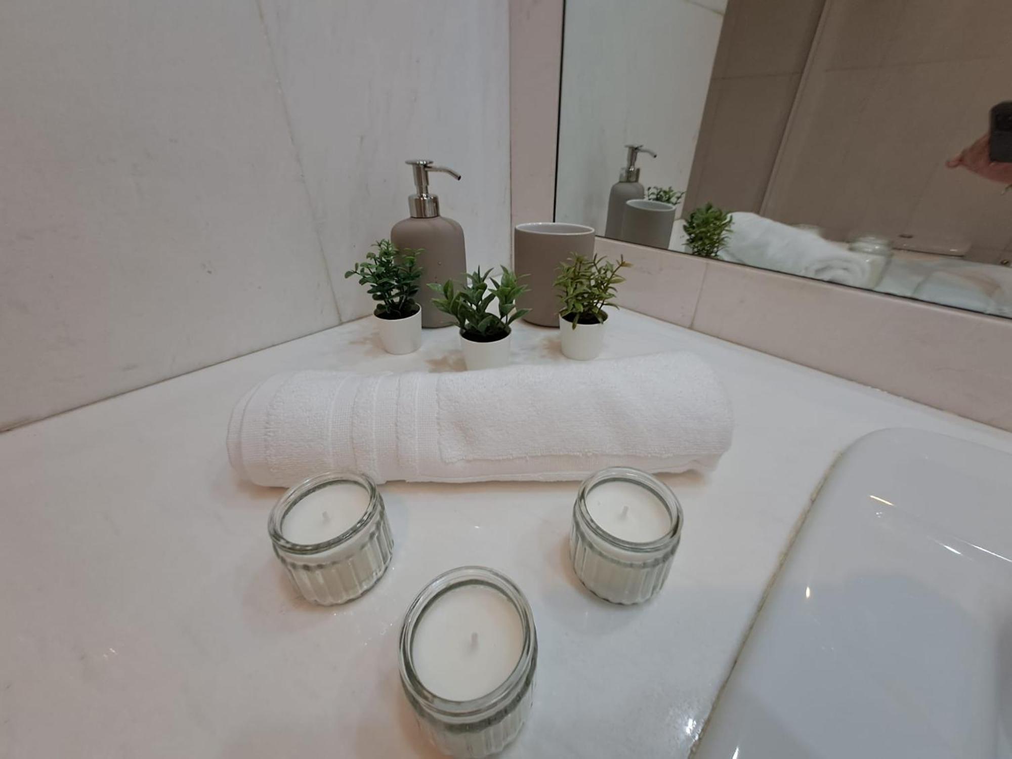 Luminous Apartment In Playas Del Duque , Puerto Banus By Holidays & Home マルベーリャ エクステリア 写真