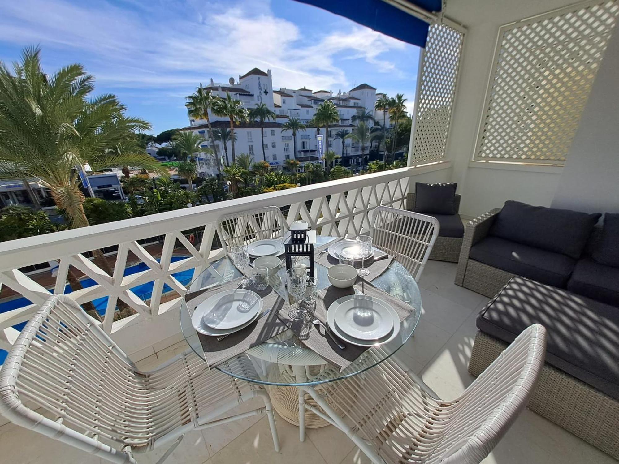Luminous Apartment In Playas Del Duque , Puerto Banus By Holidays & Home マルベーリャ エクステリア 写真